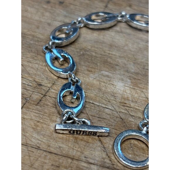 Guess Silver-Tone Chain Link Bracelet With Logo Toggle Clasp 8 Inches - Picture 3 of 6